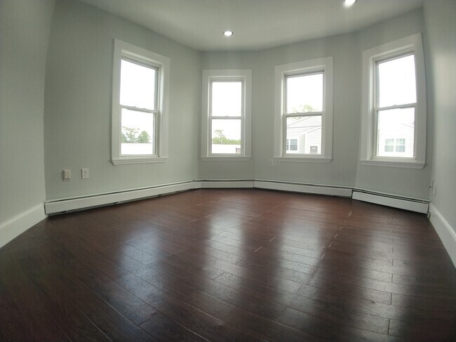 Building Photo - 44 Fenton St