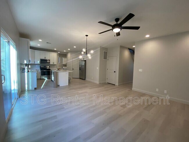 Foto del edificio - 840 Twin Lakes Dr