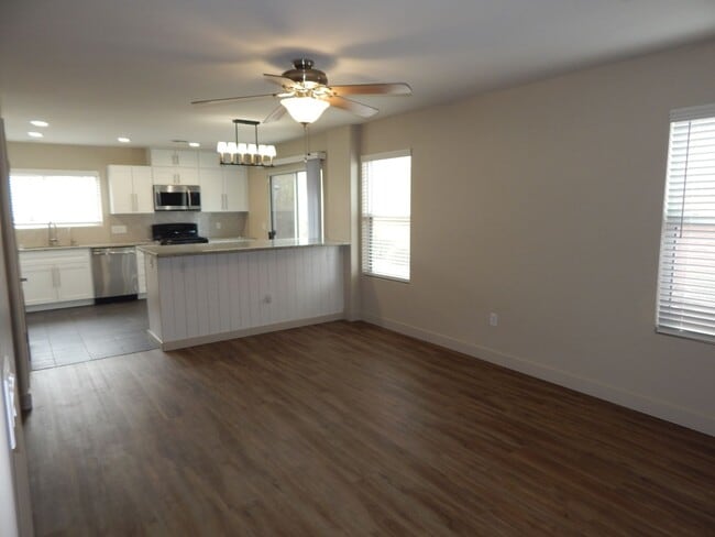 Foto del edificio - 2 Bedrooms - 2.5 bathrooms - Large Loft Area