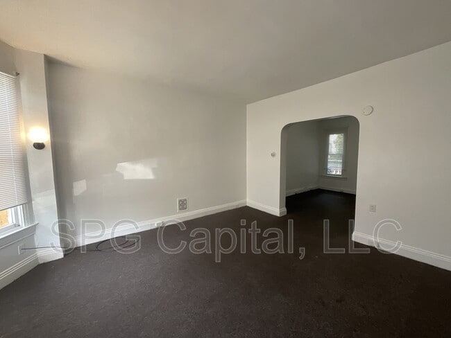 Building Photo - 709 W Princess St