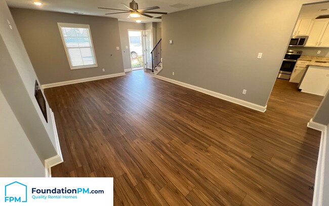 Building Photo - 9978 Messana St