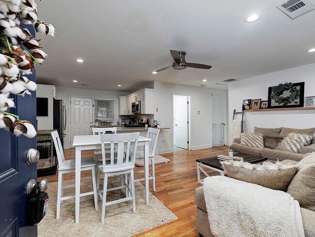 Foto del edificio - 3940 Forrest Ct