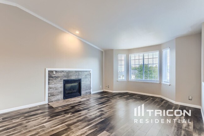Building Photo - 624 95th Dr SE