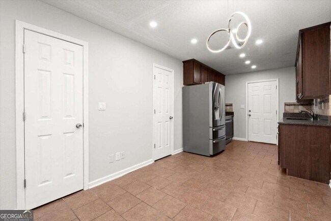 Building Photo - 2172 Park Terrace