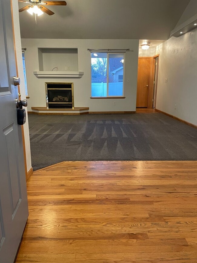 Building Photo - Spacious 4-Bedroom / 3-Bath Single Family Home in Windsor!