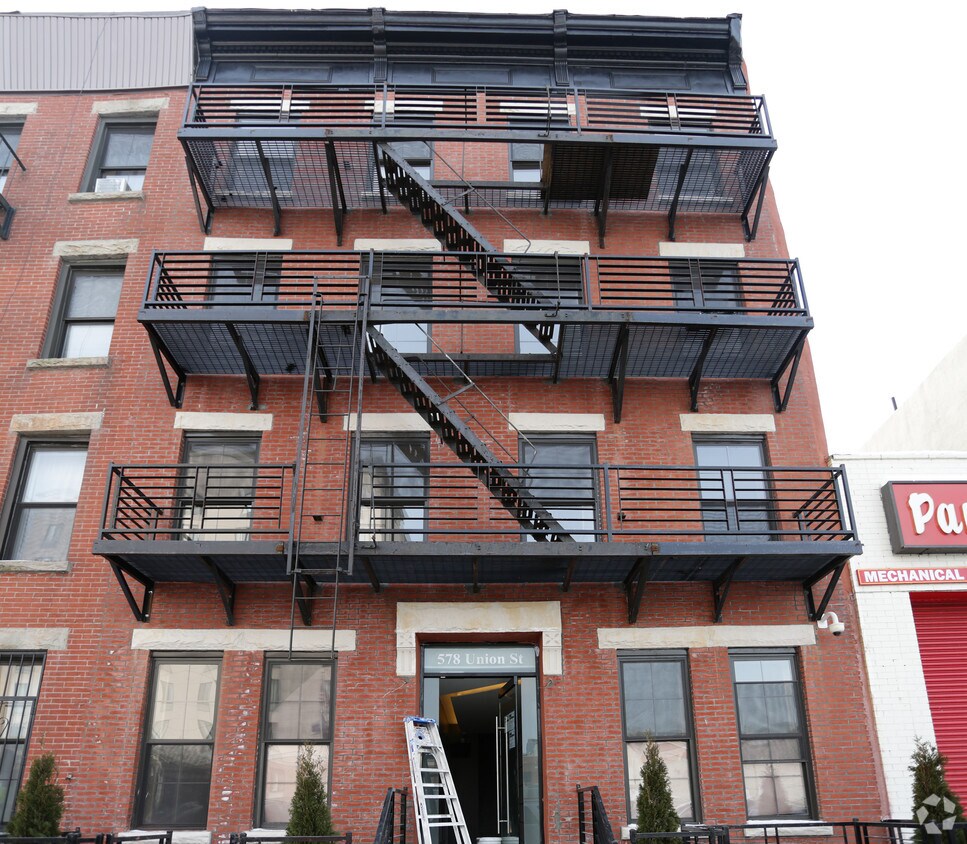 Building Photo - 578 Union St