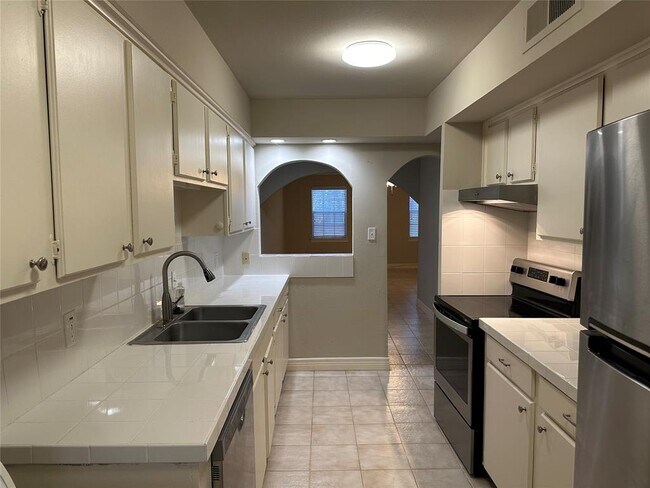 Foto del edificio - 5208 Arboles Dr