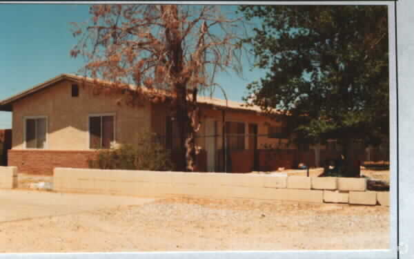 Building Photo - 13361 W Central Rd