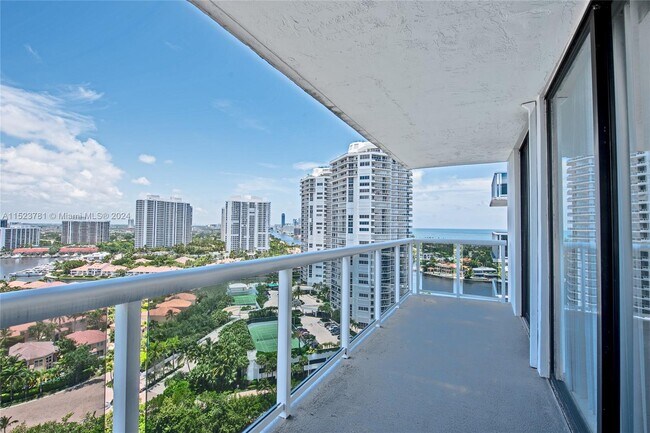 Foto del edificio - 20515 E Country Club Dr