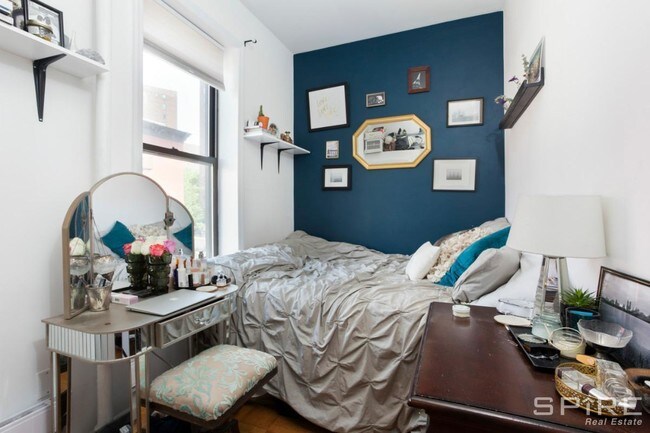 Foto del edificio - 352 E 20th St