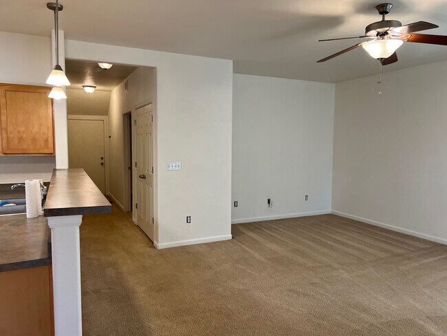 Building Photo - 1675 Monterey Rd
