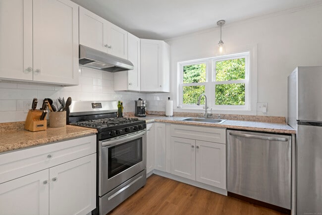 Foto del edificio - 51 Indian Neck Ave