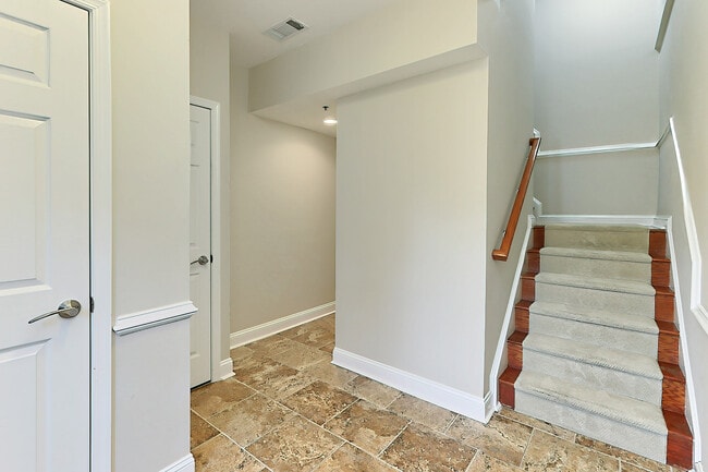 Building Photo - 2022 N Culpeper St