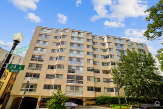Building Photo - 922 24th St NW