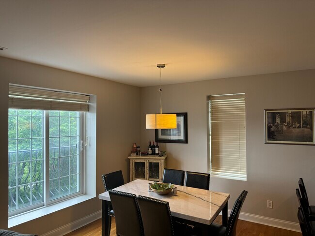 Building Photo - 964 Auburnview Dr