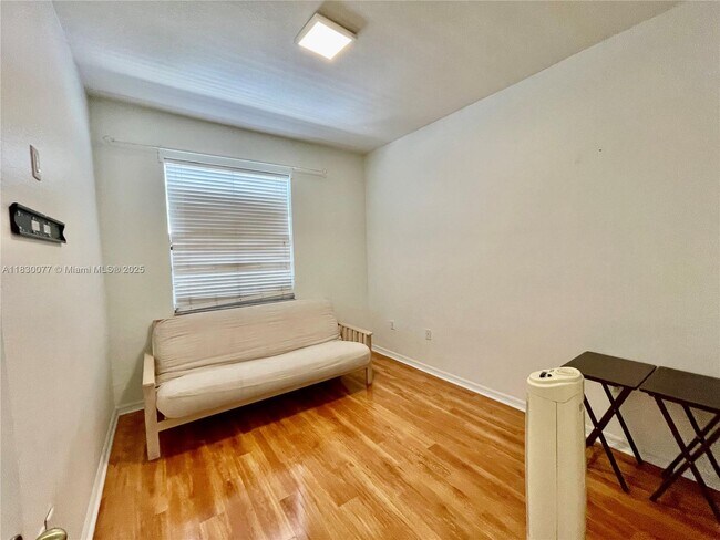 Foto del edificio - 3503 Merrick Ln