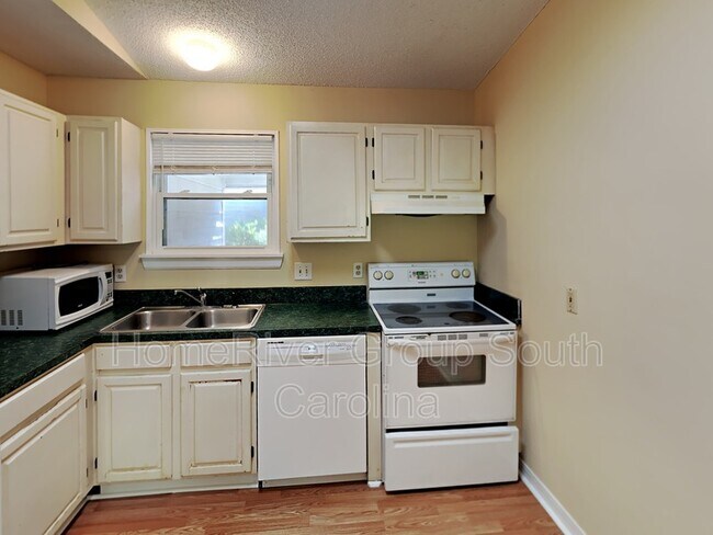 Foto del edificio - 637 Edgewater Ln