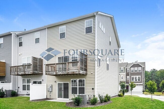 Foto del edificio - Spacious  End-Unit Townhome | Rear Deck & 2-Car Garage  | Near Brier Creek