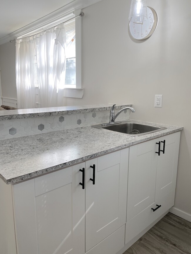 Photo du bâtiment - 1495 Gladstone Ave