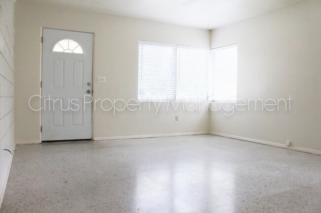 Building Photo - Two Bedroom Duplex