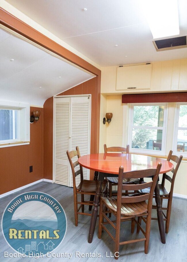 Building Photo - 2 br, 1.5 bath House - 239 River Hollow Rd