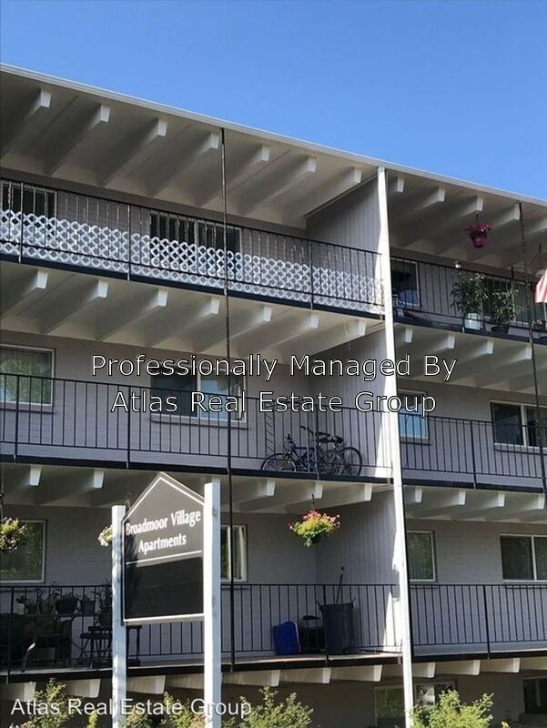 Foto principal - 137 W Broadmoor Dr