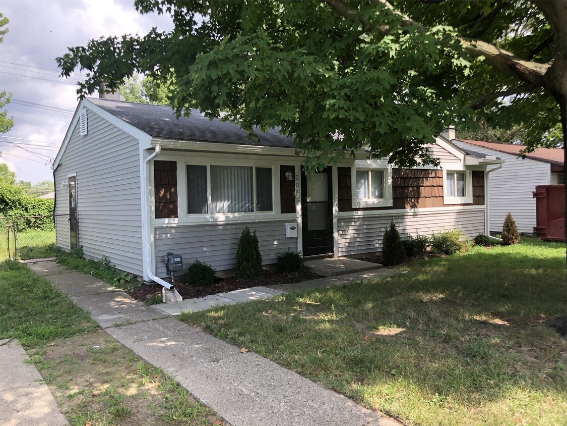 2055 Alanson St, Westland, MI 48186 House for Rent in Westland, MI