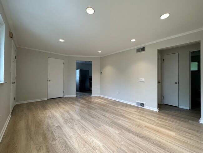 Foto del edificio - 152 Elmwood Dr