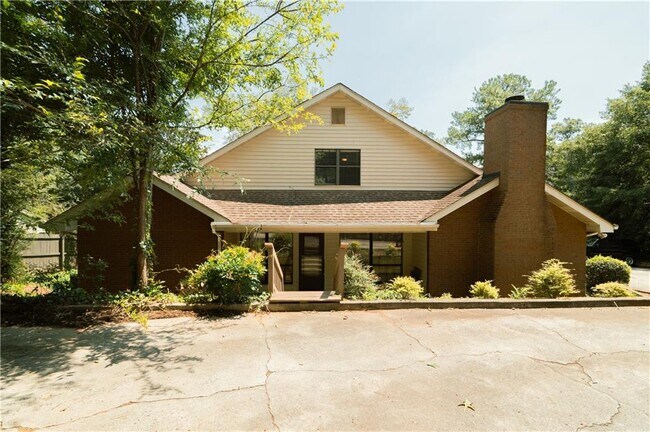 Building Photo - 1256 Minhinette Dr