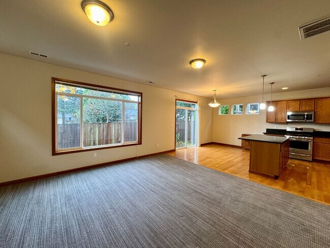 Foto del edificio - Well maintained 4bd home in Lynnwood!