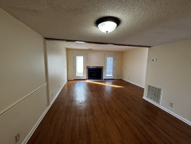 Building Photo - Townhouse for Rent