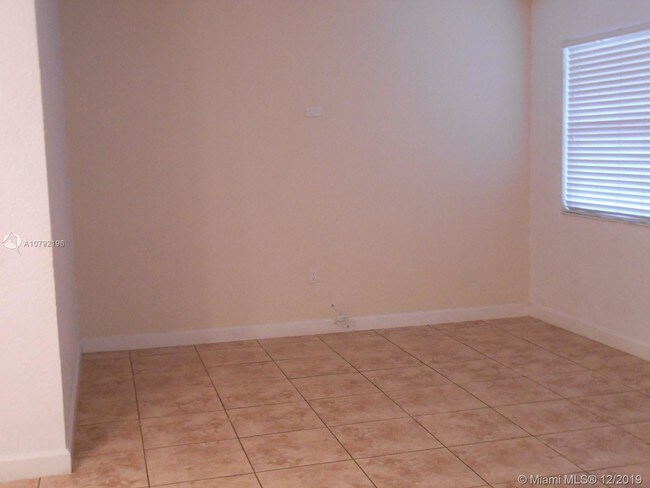 Foto del edificio - 350 N 68th Terrace