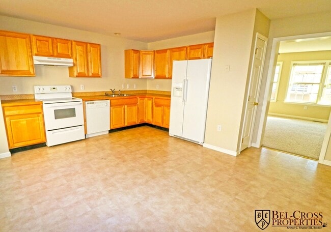 Building Photo - 2 Bedroom, 2.5 Bath Townhome Near Med Center - Available 07/07/2026
