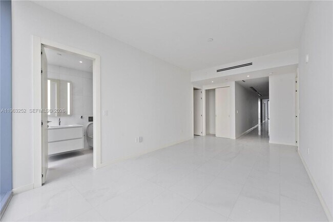 Building Photo - 300 Biscayne Blvd Way