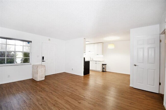 Foto del edificio - 900 NE 26th St