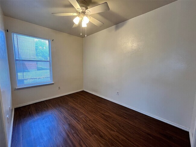 Building Photo - 2526 W Prairie St
