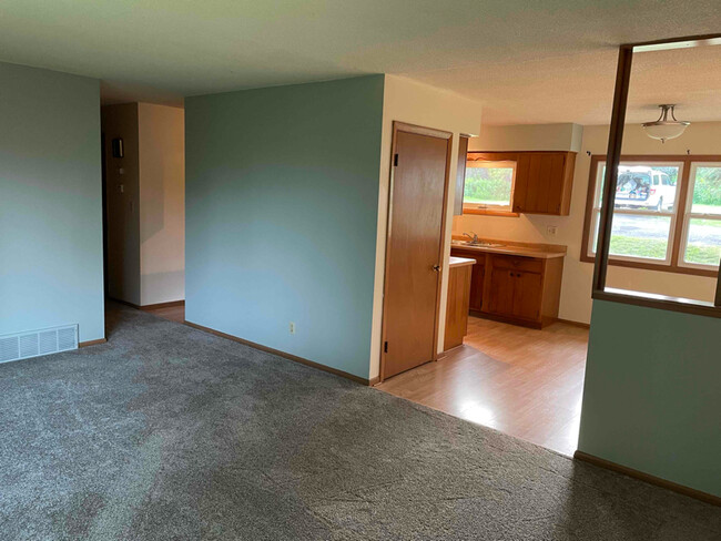 Building Photo - 2206 Springvale Ct