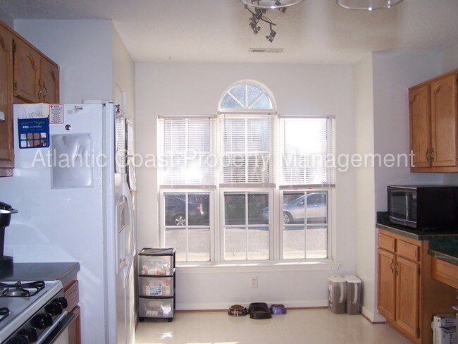 Building Photo - 118 River Walk Ct