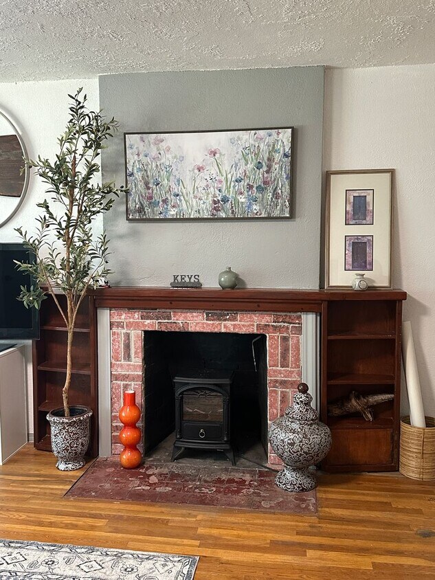 Primary Photo - Great Home Available now Fully Furnished o...