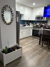 Building Photo - 829 E 2nd St