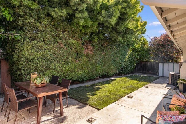 Foto del edificio - 4927 Miramar Ave