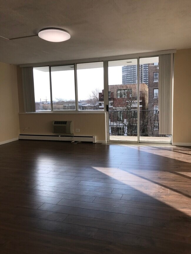Foto del edificio - 5817 N Kenmore Ave