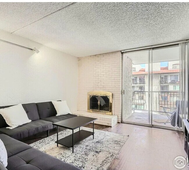Building Photo - Two Bedroom Condo Available at Spanish Tow...
