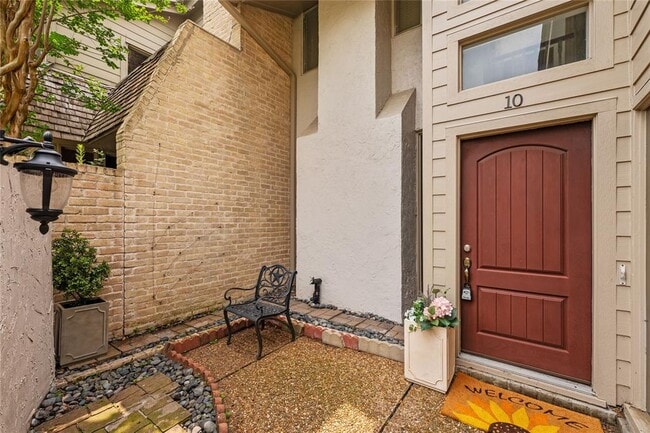 Building Photo - 12625 Memorial Dr