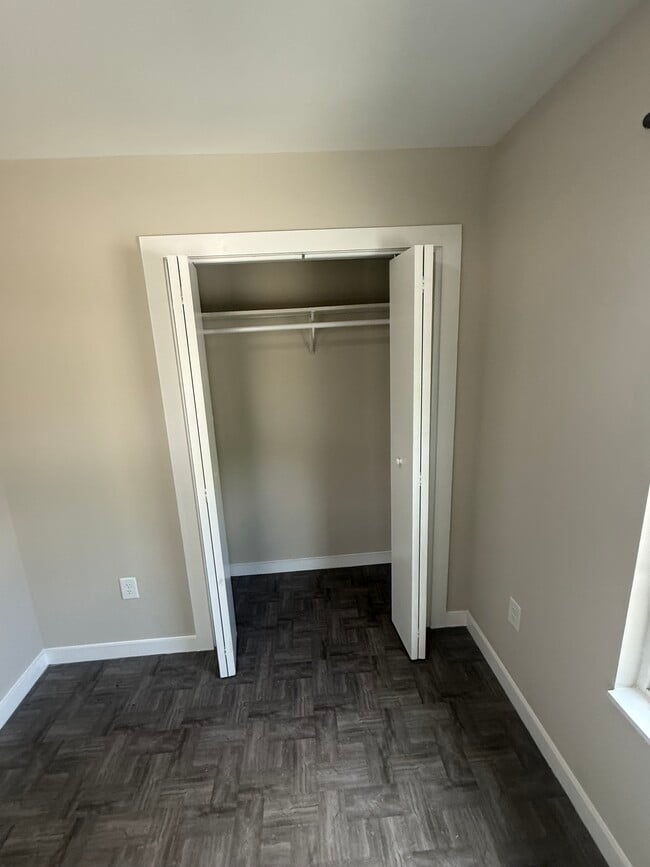 Building Photo - 204 Cude Ln