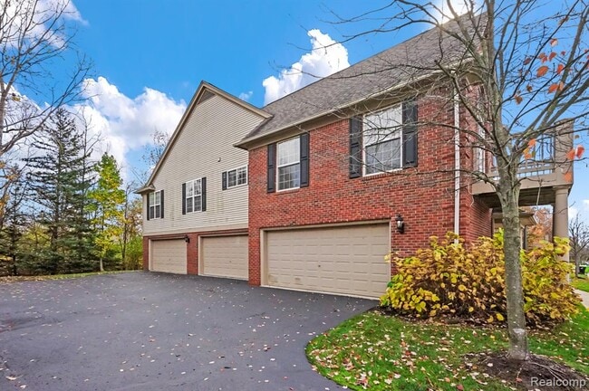 Foto del edificio - 28266 Carlton Way Dr