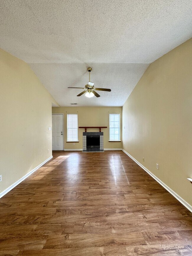 Foto del edificio - Adorable 2BR/2 Bath Duplex!