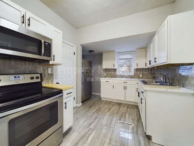 Building Photo - 2323 Lister Ave