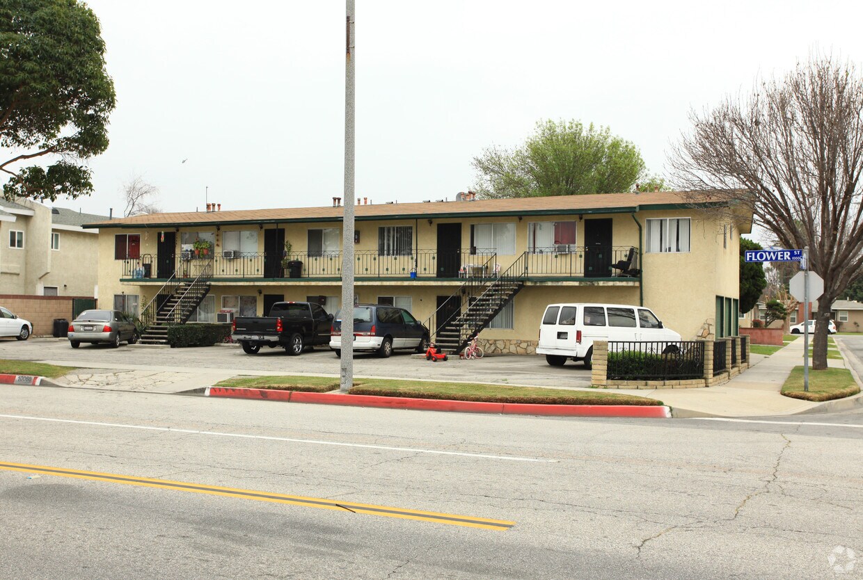 Foto principal - 10060 Flower St