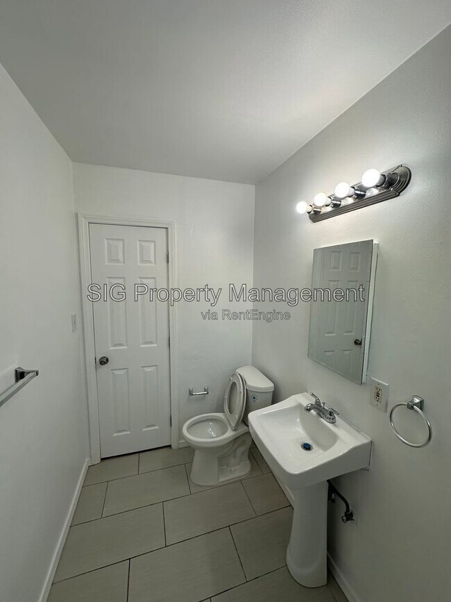 Foto del edificio - 13226 Maclay St